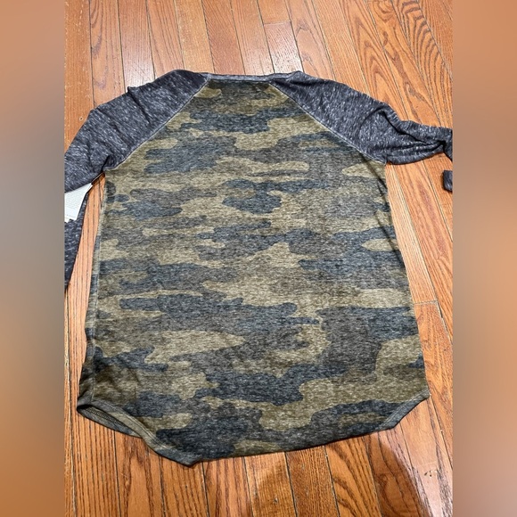 Lucky Brand Camo Raglan Sleeve Blouse - Picture 11 of 11